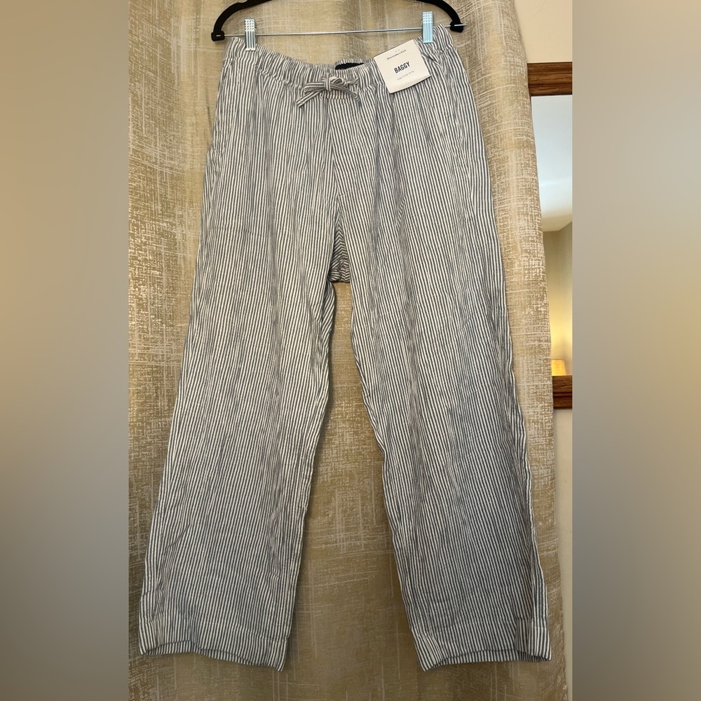 A&F NWT Men’s Small Drawstring Blue & White Stripes Baggy Pants
